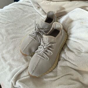 New Yeezy shoes size 10, does not coming with box.